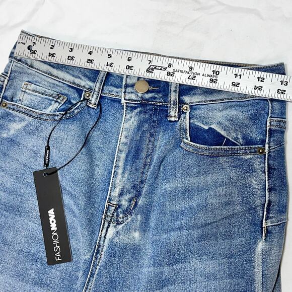 Fashion Nova Jeans Size 7 Gemma Sculpting Stretch Flare Wash Distressed Blue New - Picture 7 of 13